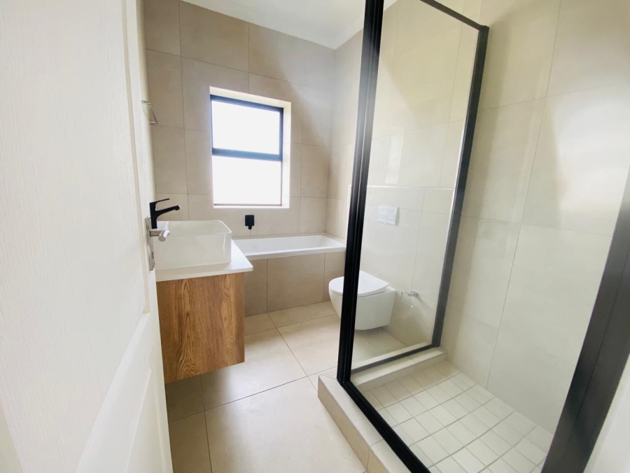 To Let 3 Bedroom Property for Rent in Sandown Western Cape